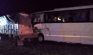 Chocó un micro que llevaba futbolistas de Sportivo Barracas: un muerto