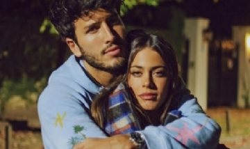 Enamorados: Tini y Sebastián.