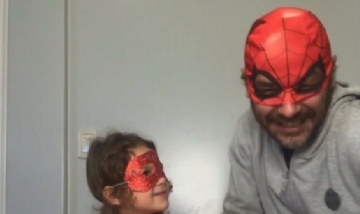Superhéroes: Pedro y Oli.