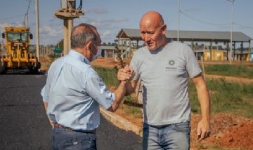 Posadas: El intendente Stelatto supervisó el asfaltado en Itaembé Guazú