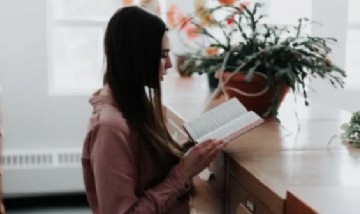 La RAE anunció que estudia incorporar el pronombre "elle" a sus definiciones