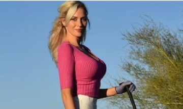 La golfista viral volvió a sorprender a sus seguidores con su look ajustado y sin ropa interior