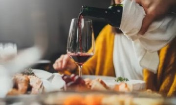 Una abogada con dos maestrías, pero decidió trabajar de mesera: el motivo sorprendió en redes