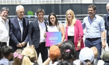 Kicillof y Alak entregaron 750 computadoras para estudiantes de la ciudad de La Plata