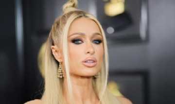 Paris Hilton anuncia lanzamiento de su nuevo álbum durante los Grammy 2024