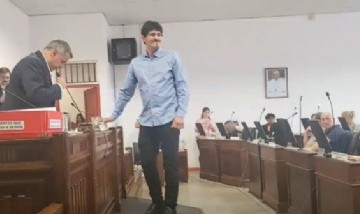 Asumió como concejal el carnicero que mató a un motochorro en Zárate