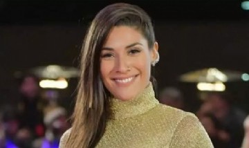 Una Ivana Nadal casi al desnudo: la modelo lució un corpiño gris vinilo y una minifalda tableada