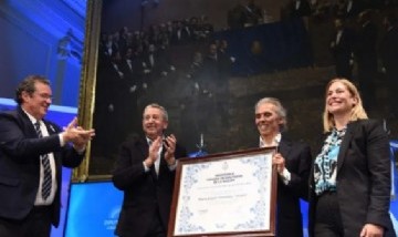 Jairo recibió en el Congreso la Mención de Honor "Dr. Juan Bautista Alberdi"