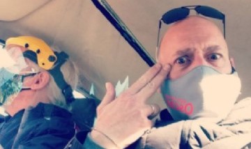 El instructor de manejo que se hizo viral por hacer humor sobre sus alumnos