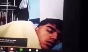 ¡Insólito! Se quedó dormido en una clase por videollamada