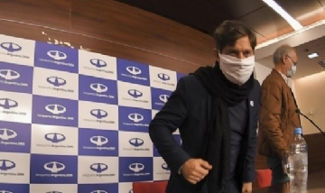 Kicillof advirtió sobre "una corrida" en los "barbijos, respiradores y alcohol en gel"
