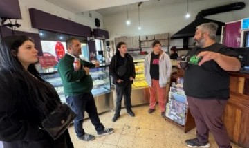 Juan Martín Malpeli visita la cooperativa platense Roots Ltda. y destaca su trabajo colectivo