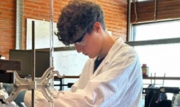 Un alumno del Politécnico ganó la medalla de oro en Química y representará a Argentina en Uzbekistán