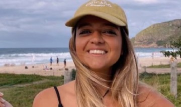 Arrestan en el aeropuerto de Córdoba a una influencer acusada de estafar con criptomonedas