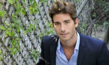 Victorio D´Alessandro volvió al país después de un año y medio y comenzó a rodar una nueva película