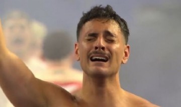 El impresionante nocaut de Coscu en la Velada del Año 3 que lo emocionó hasta las lágrimas