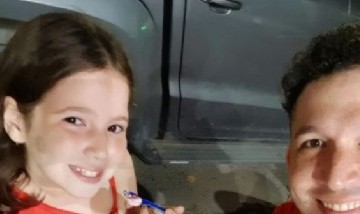 La niña que se conmovió al conocer la dura infancia de su papá: el video que emocionó a millones