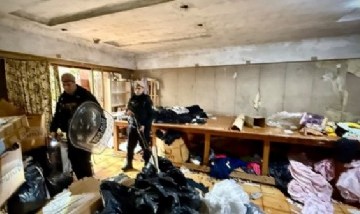 La Ciudad recuperó un chalet usurpado en Floresta tras cuatro años y clausuró un taller textil clandestino
