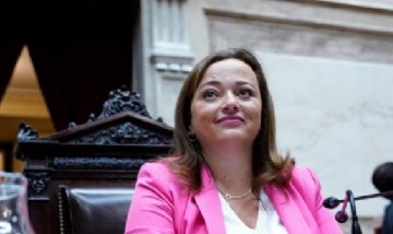 Cecilia Moreau: "La motosierra no es sólo económica, es moral, cultural e institucional"