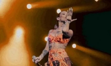 La Joaqui regresó a los escenarios con todo, a puro ritmo, carisma y sensualidad