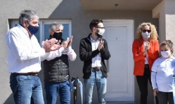 Chivilcoy: Se entregaron viviendas y se firmó un convenio para seguir construyendo casas