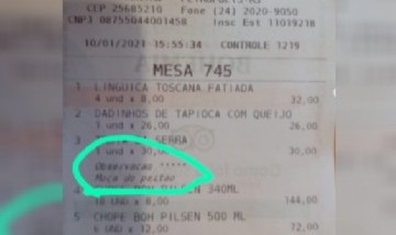 Escándalo en un bar: hicieron la cuenta a nombre de la chica de los "pechos grandes"