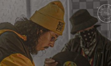 El rapero colombiano Rastro MC lanza "Pola y Media", un EP introspectivo y reflexivo