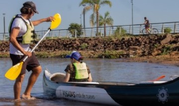 Posadas: Brindan canotaje inclusivo para todos los ciudadanos en la playa El Brete