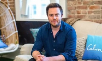 Cómo un estudiante ganó más de 1 millón de dólares en 4 meses a través de internet