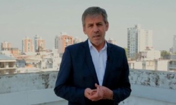Insólito: Le robaron las zapatillas al intendente de Santa Fe cuando salió a correr