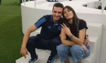 "Simplemente gracias Eli": el romántico posteo de Lionel Scaloni presentando a su esposa