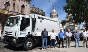 Chivilcoy: El intendente presentó un camión compactador adquirido con fondos de todos los vecinos