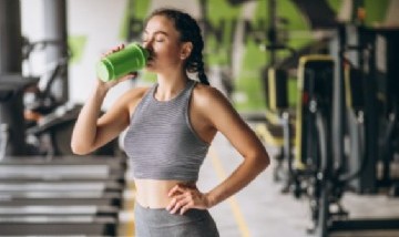 Una joven fue echada de un gimnasio por su look "sugerente" y su reacción se volvió viral