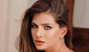 La China Suárez posó frente al espejo con un "total white" y revolucionó a sus seguidores