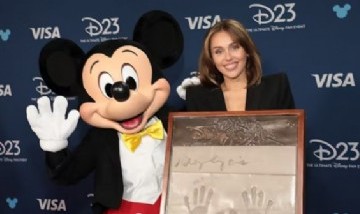 Miley Cyrus se convirtió en la "leyenda Disney" más joven de la historia