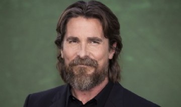 Christian Bale sorprende al seguir manejando una camioneta de hace más de 20 años