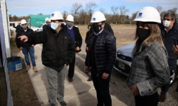 Malena Galmarini y Leonardo Nardini supervisaron obra de agua en Grand Bourg