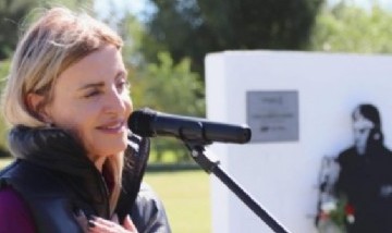 Marisa Fassi inauguró la escultura de un veterano de Malvinas en Cañuelas