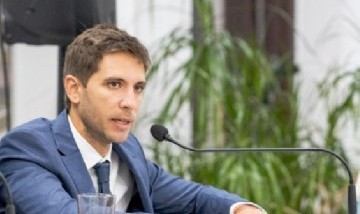 Santiago Passaglia dijo que Javier Milei "pasea por Israel" y Axel Kicillof "vacaciona en Barcelona"