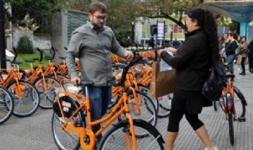 La Universidad Nacional de Mar del Plata entregó 300 bicicletas en comodato a estudiantes