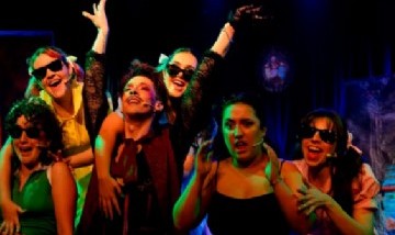 "La Farsa Dupont" regresó a la cartelera porteña con una historia de misterio, humor y canciones
