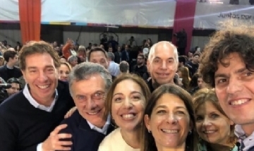 Dejaron a Michetti afuera de la foto y se volvió viral