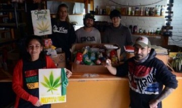 Un comedor solidario intercambia semillas de marihuana por platos de comida