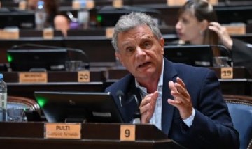 Pulti cargó contra Montenegro: "No vive en Mar del Plata, viene los lunes y se va los jueves"