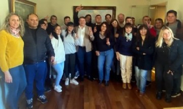 El "Vasco" vuelve al ruedo: Raúl Othacehé impulsa a su esposa para renovar poder en Merlo