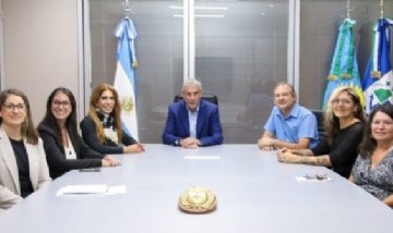 Jorge Ferraresi firmó convenio con la Universidad Nacional de La Plata para capacitar en políticas de niñez y adolescencia