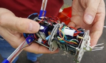 Miles de estudiantes de secundarios de todo el país ya diseñan sus propios "satélites"