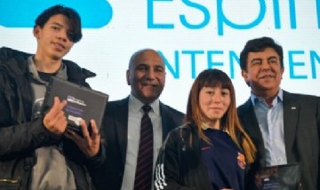 Manzur y Espinoza entregaron más de 20 mil tablets a estudiantes secundarios de González Catán