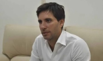 Santiago Passaglia inició la entrega de más de 300 notebooks para escuelas públicas y privadas de San Nicolás