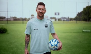 Lionel Messi homenajeado: lanzan una pelota edición especial en su honor
